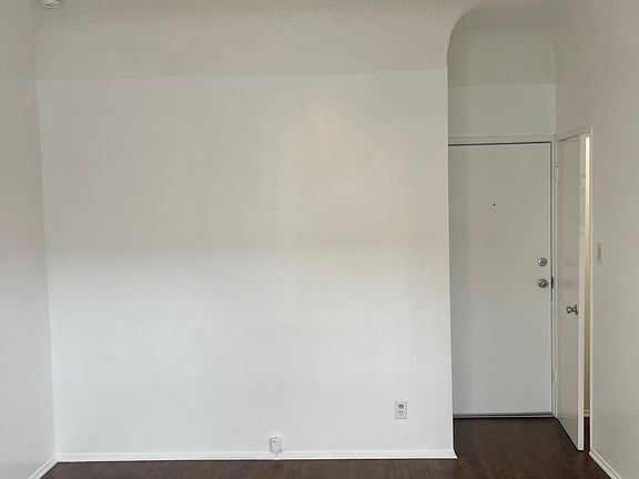 4th image of 4234 Montclair St