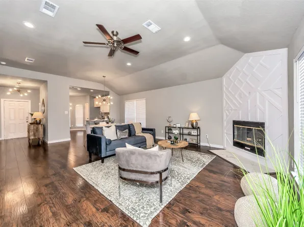 1816 Straus Rd, Cedar Hill, TX 75104