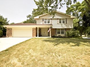 2310 Saratoga Rd, Waukesha, WI 53186