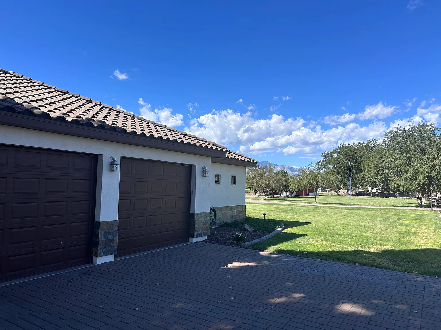 4 bed, 3200 sqft, $2,850 — Photo 2
