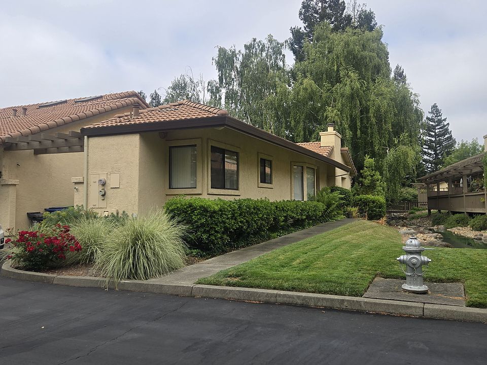 1st image of 48 Fountain Grove Cir