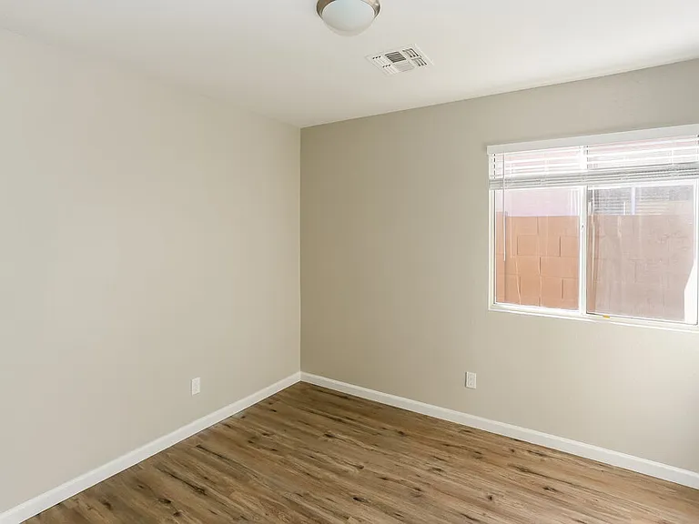 16104 W Jefferson St — Photo 13