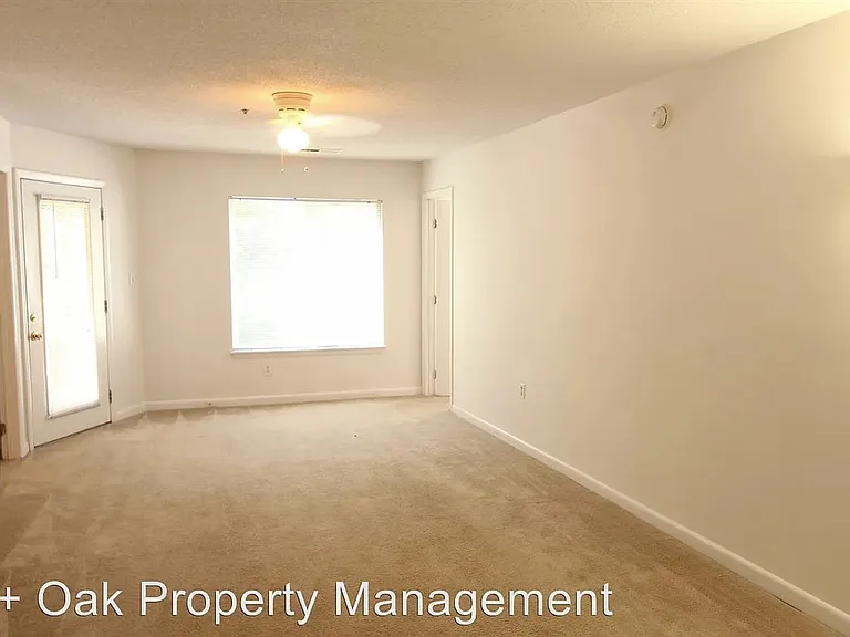 1431 Collegiate Cir #204 — Photo 6