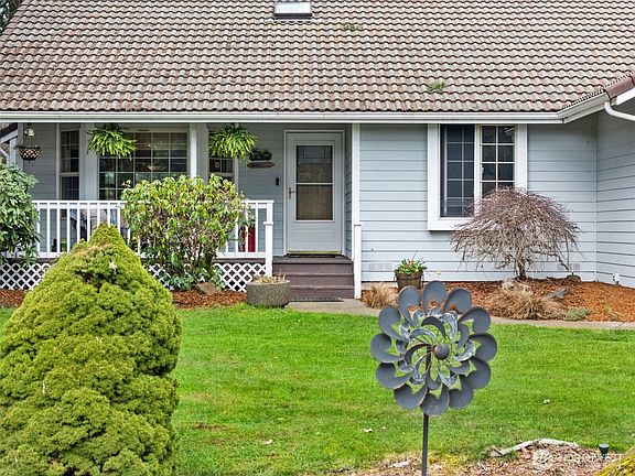 4th image of 671 E Old Ranch Road