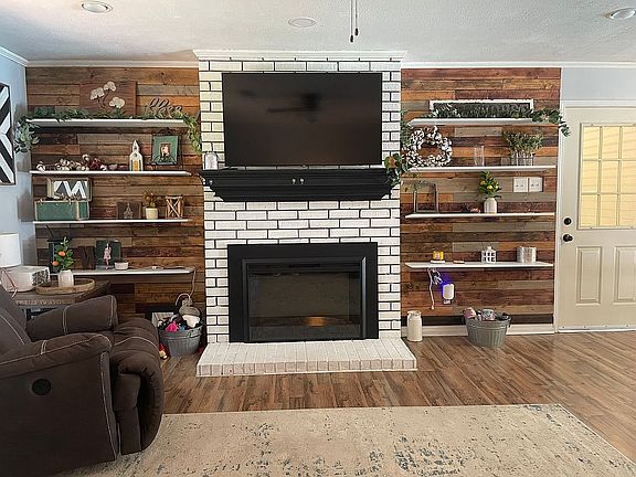 3rd image of 10436 Arkansas St