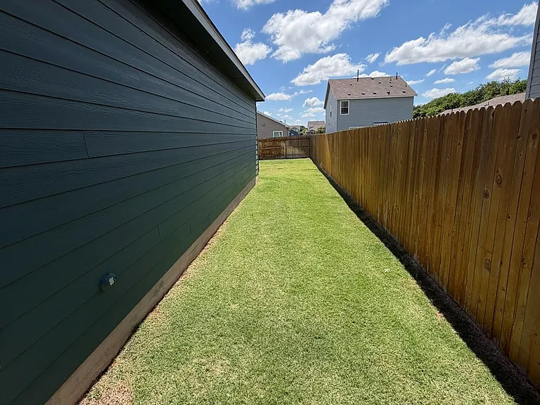 109 High Hill Cv — Photo 17