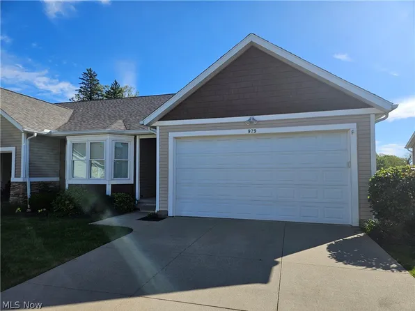 979 Bristol Dr, Akron, OH 44312