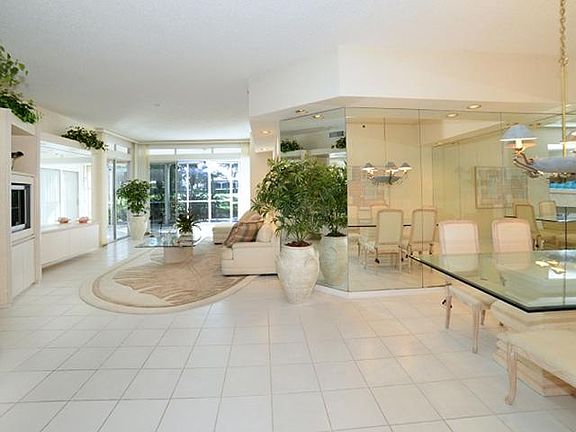 Home For Sale In Broken Sound