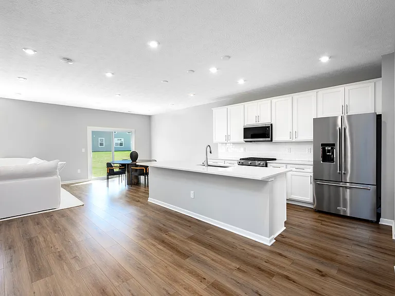 1573 Crest Dr — Photo 5