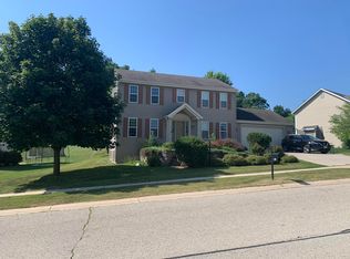 685 Shady Ln, Oconomowoc, WI 53066