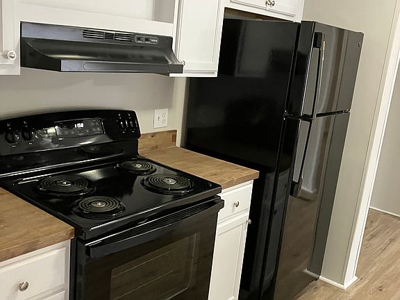 2nd image of 646 Oak Hill Dr
