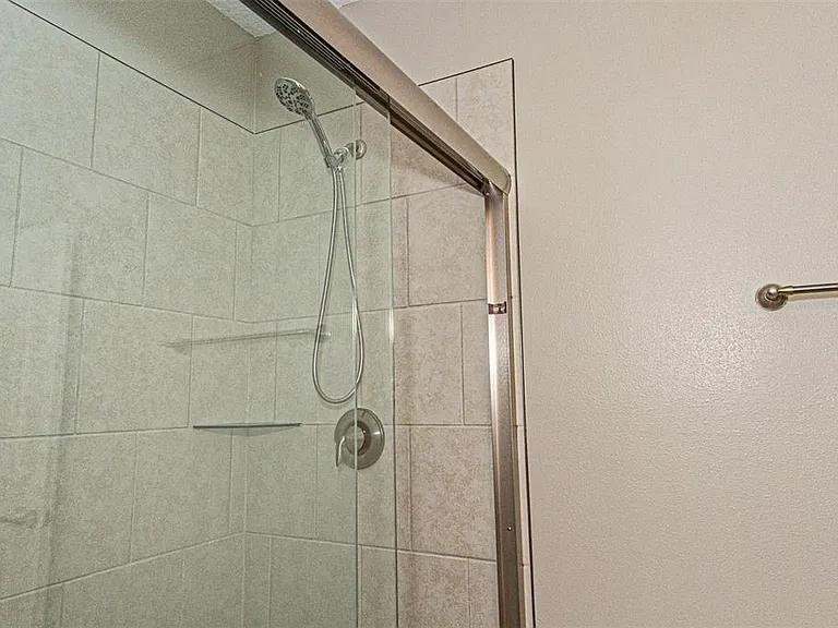 16657 Shell Bay Dr — Photo 39