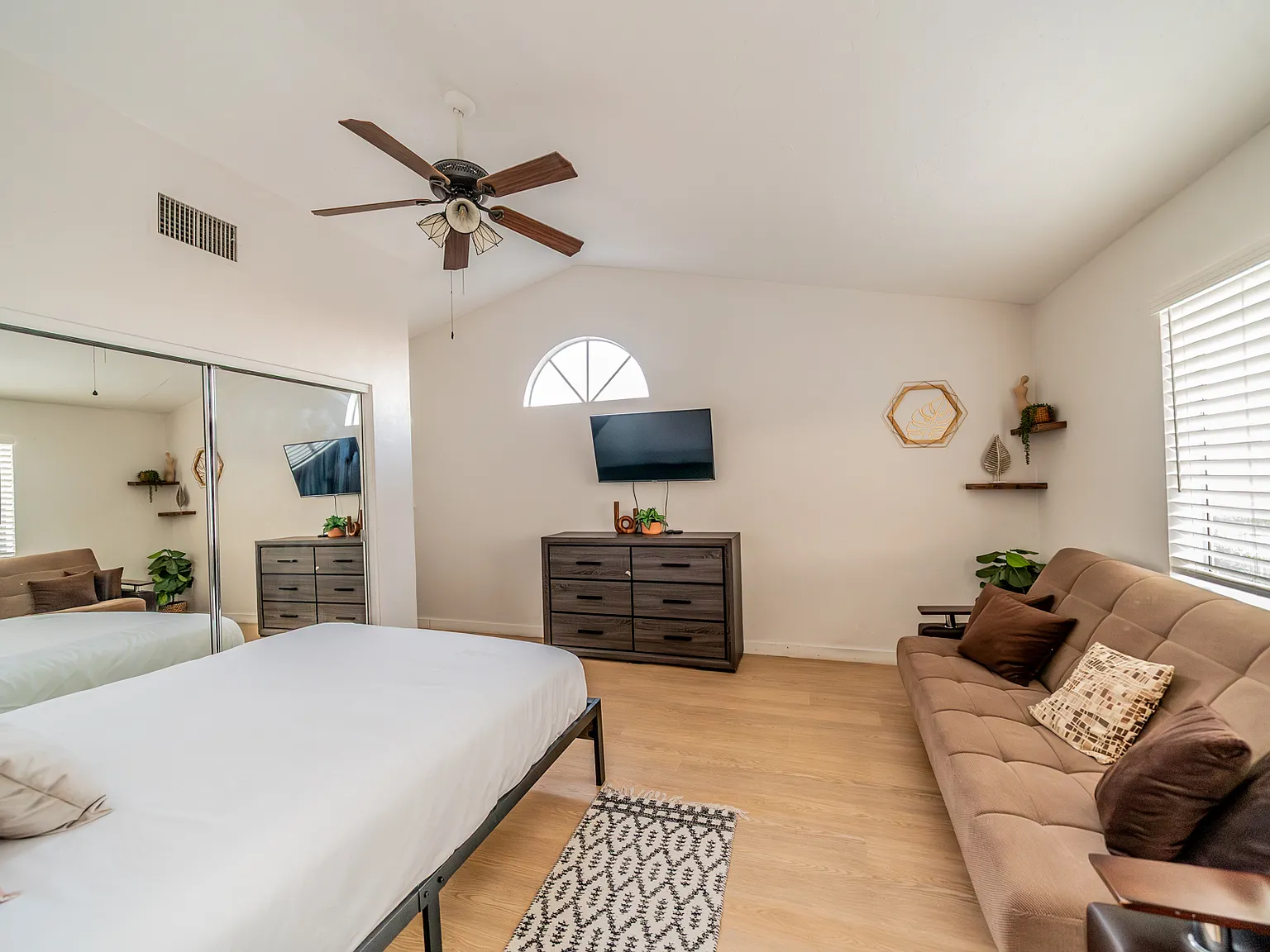 3 bed, 1683 sqft, $4,500 — Photo 4
