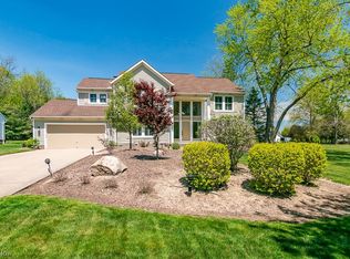 6591 Woodbury Dr, Solon, OH 44139