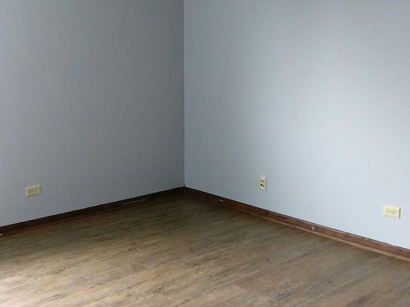 5th image of 3889 Woodlake Dr
