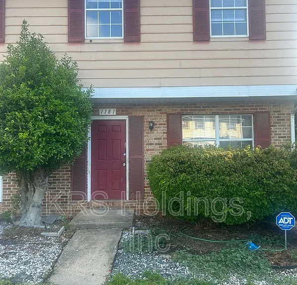 1181 Rosedale Dr — Photo 1