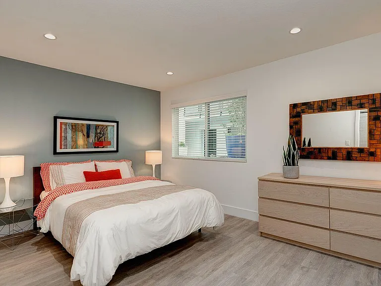 439 Stocker Apartments — Photo 15