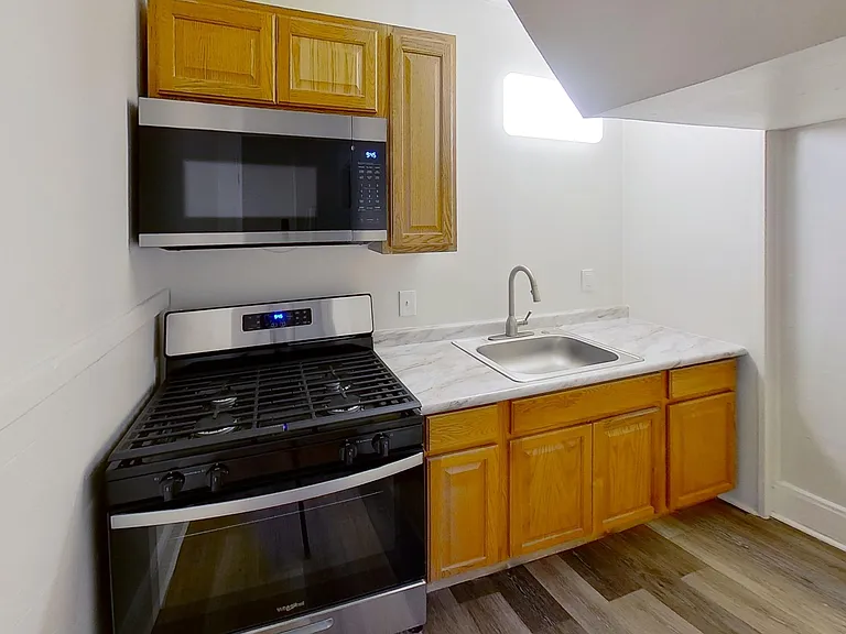 568 Park Ave #1 — Photo 3