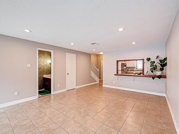 5th image of 2232 S Piney Point Rd APT 103