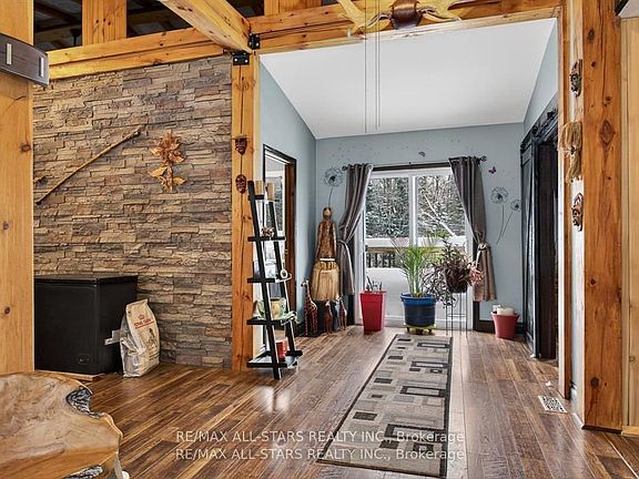 5th image of 28 Pine Ridge Rd