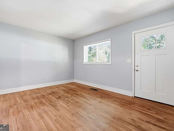4th image of 2889 Delray Dr NW