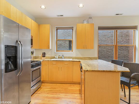 4th image of 2031 W Evergreen Ave APT 3W