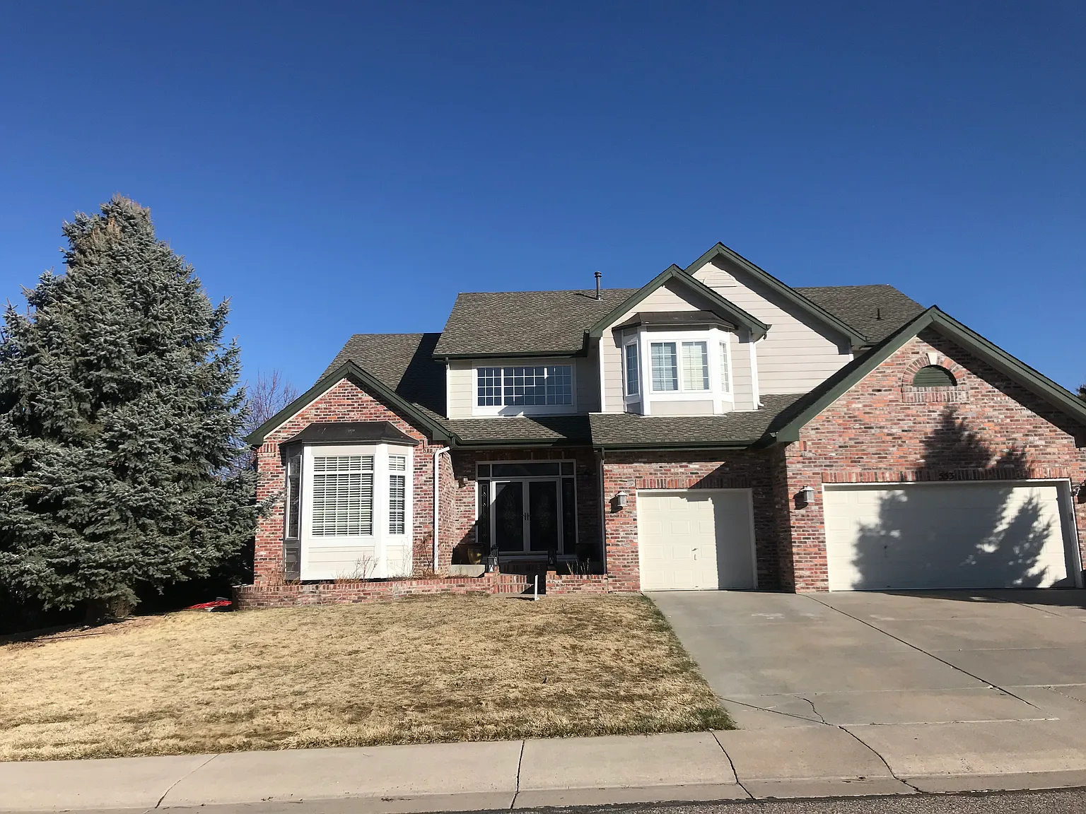 6 bed, 5.5 bath, 6000 sqft, $5,900 — Photo 1