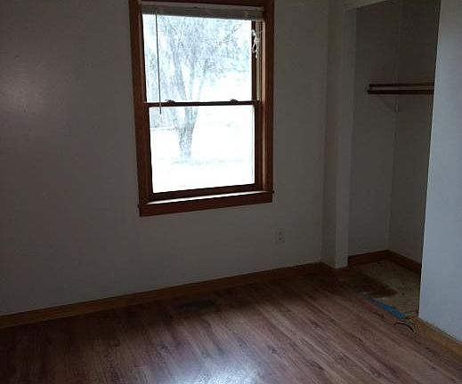 5th image of 819 Portsmouth Ave