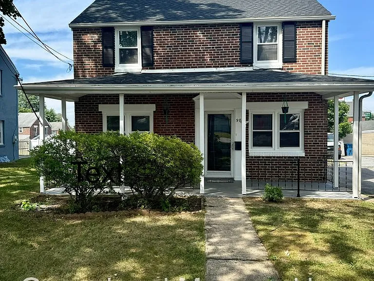 98 Garfield Ave — Photo 1