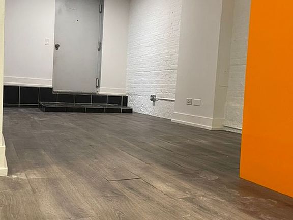 3rd image of 5827 N Ridge Ave #103