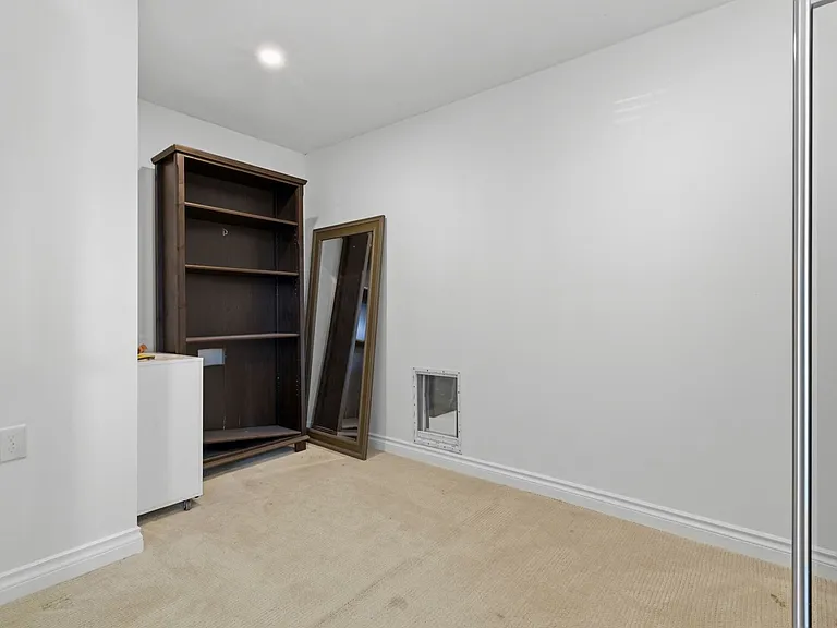 10851 Rosecroft Cres — Photo 24