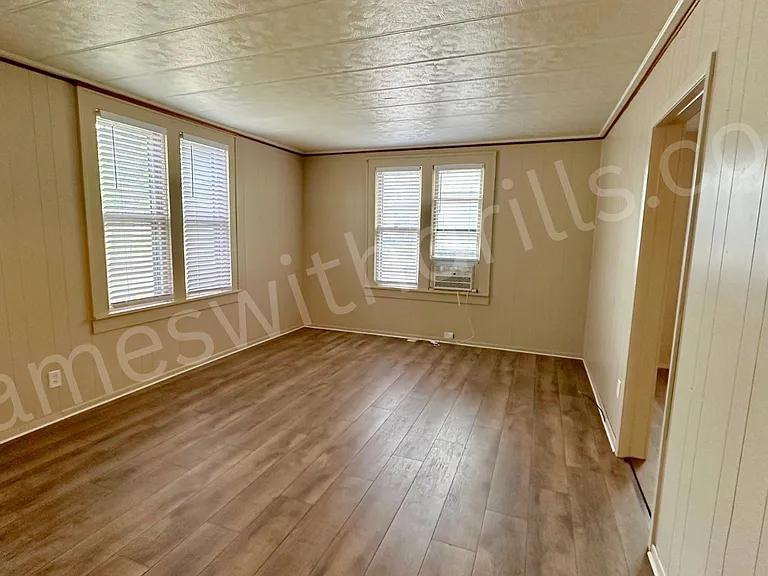 735 S Laura Ave — Photo 3