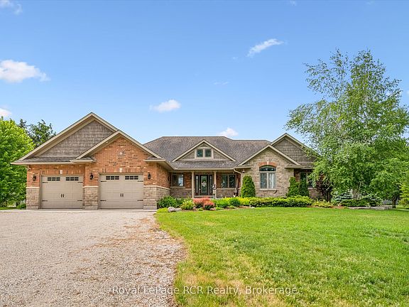 2nd image of 104 Harris Cres