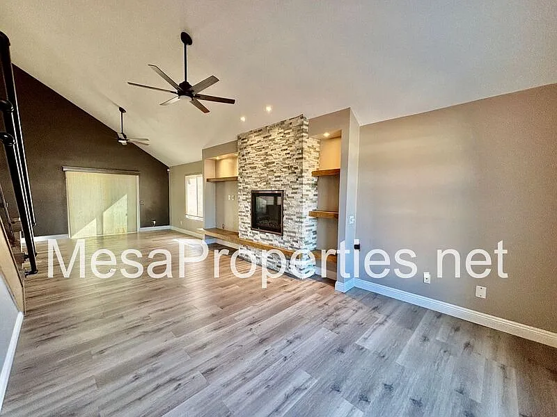 3 bed, 2.0 bath, 1993 sqft, $2,450 — Photo 4
