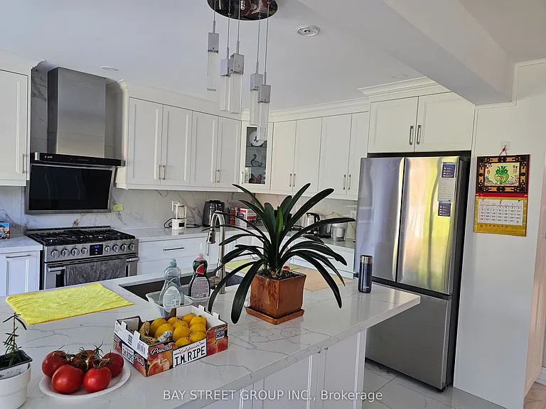 3177 Colonial Dr #UPPER1 — Photo 14