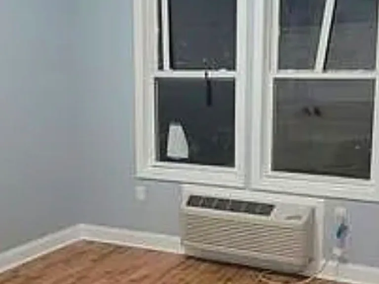 61 Linden Ave #9 — Photo 2