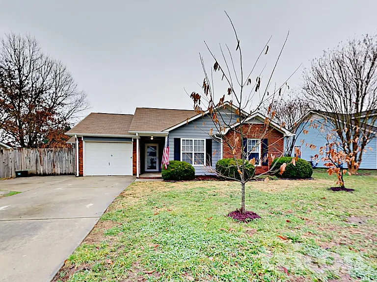 5001 Alexis Dr — Photo 1