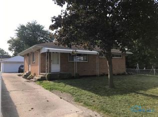 1847 Groll Dr, Oregon, OH 43616