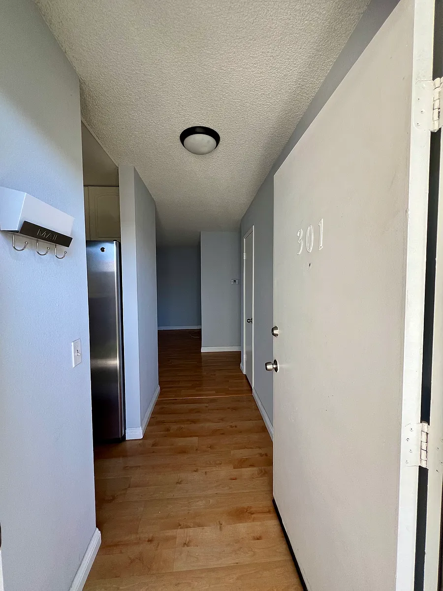 Building Photo - 4515 California Ave #301