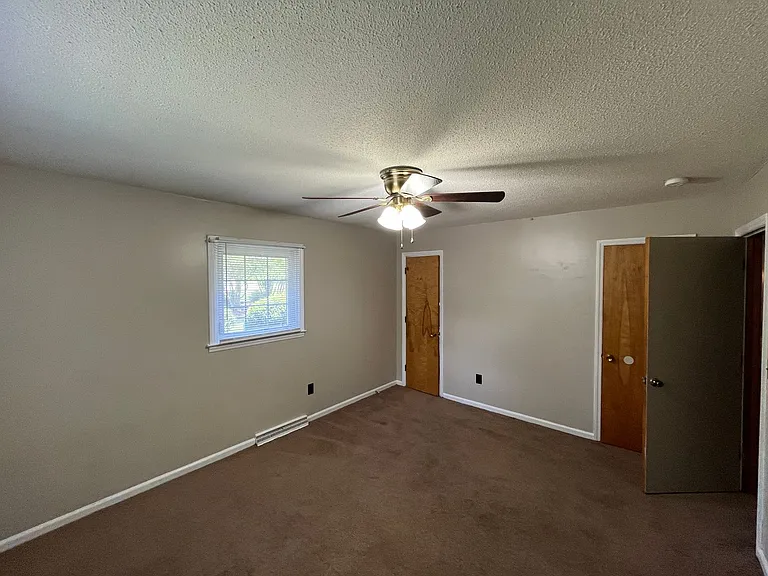 370 Farmbrooke Ln — Photo 25