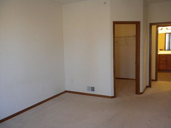 4th image of 3712 Wooddale Ave #3