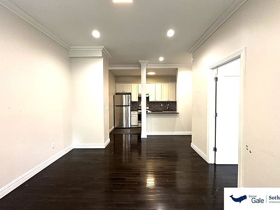 3rd image of 229 Saint Johns Pl APT 1B