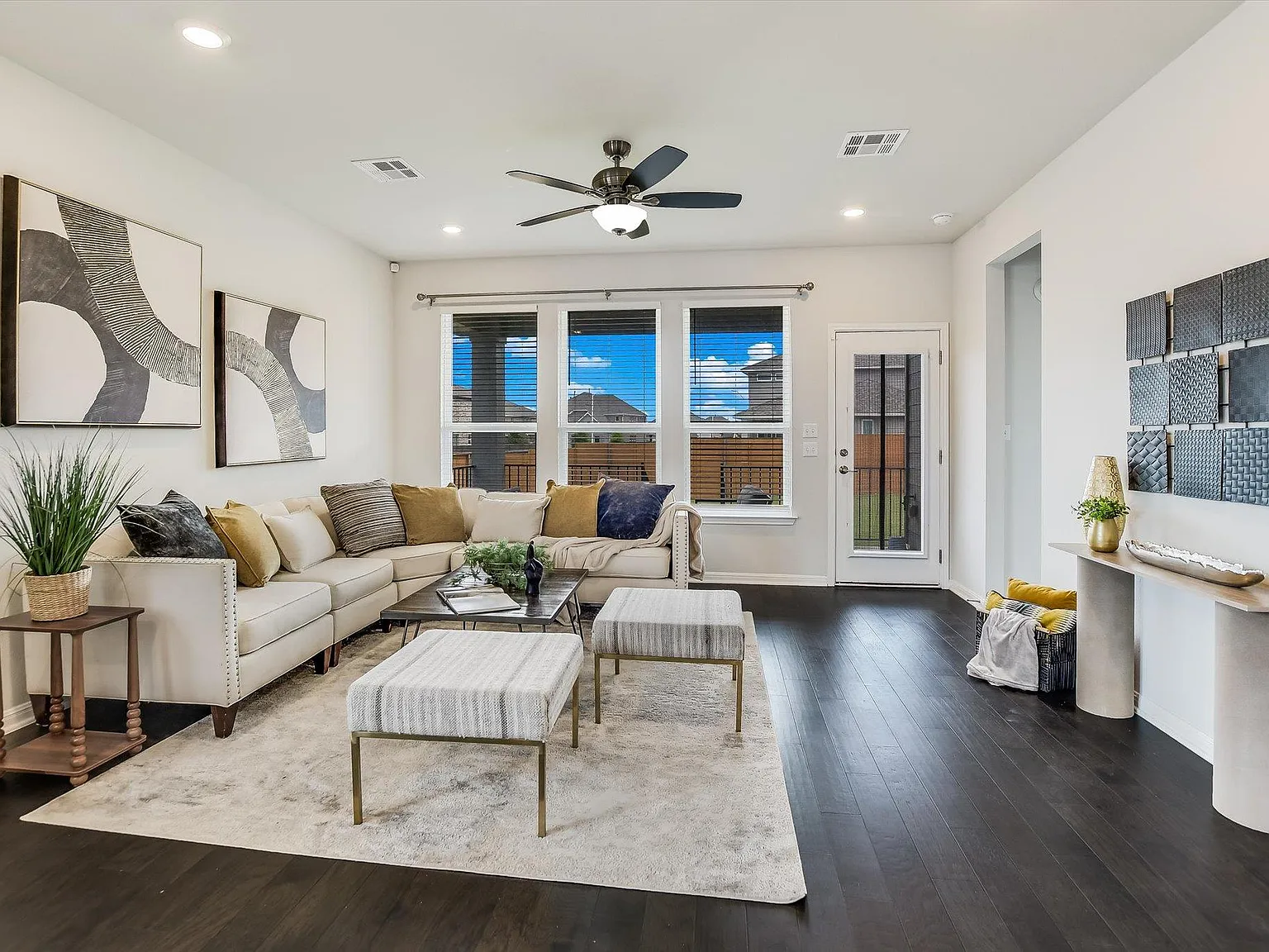 5 bed, 4.0 bath, 2858 sqft, $2,850 — Photo 3