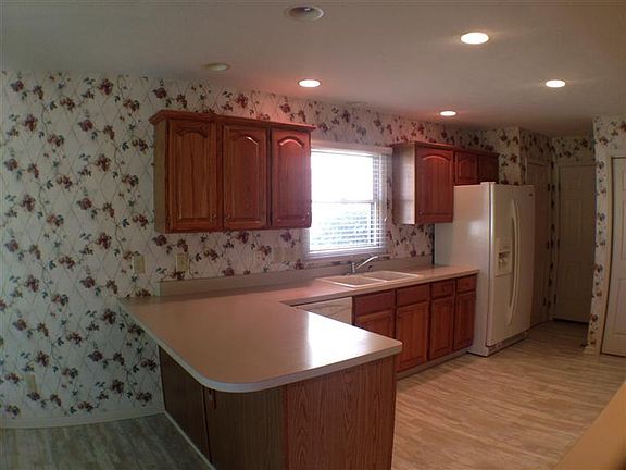 4th image of 717 Hickory Ln