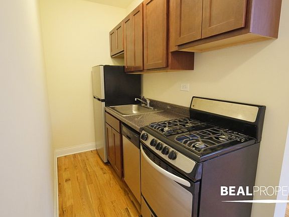 3rd image of 818 W Diversey Ave #818G