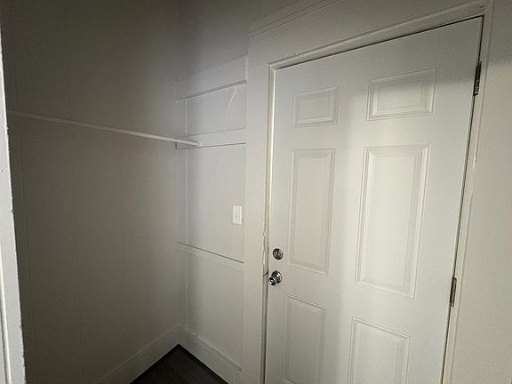 5th image of 545 Balcom St