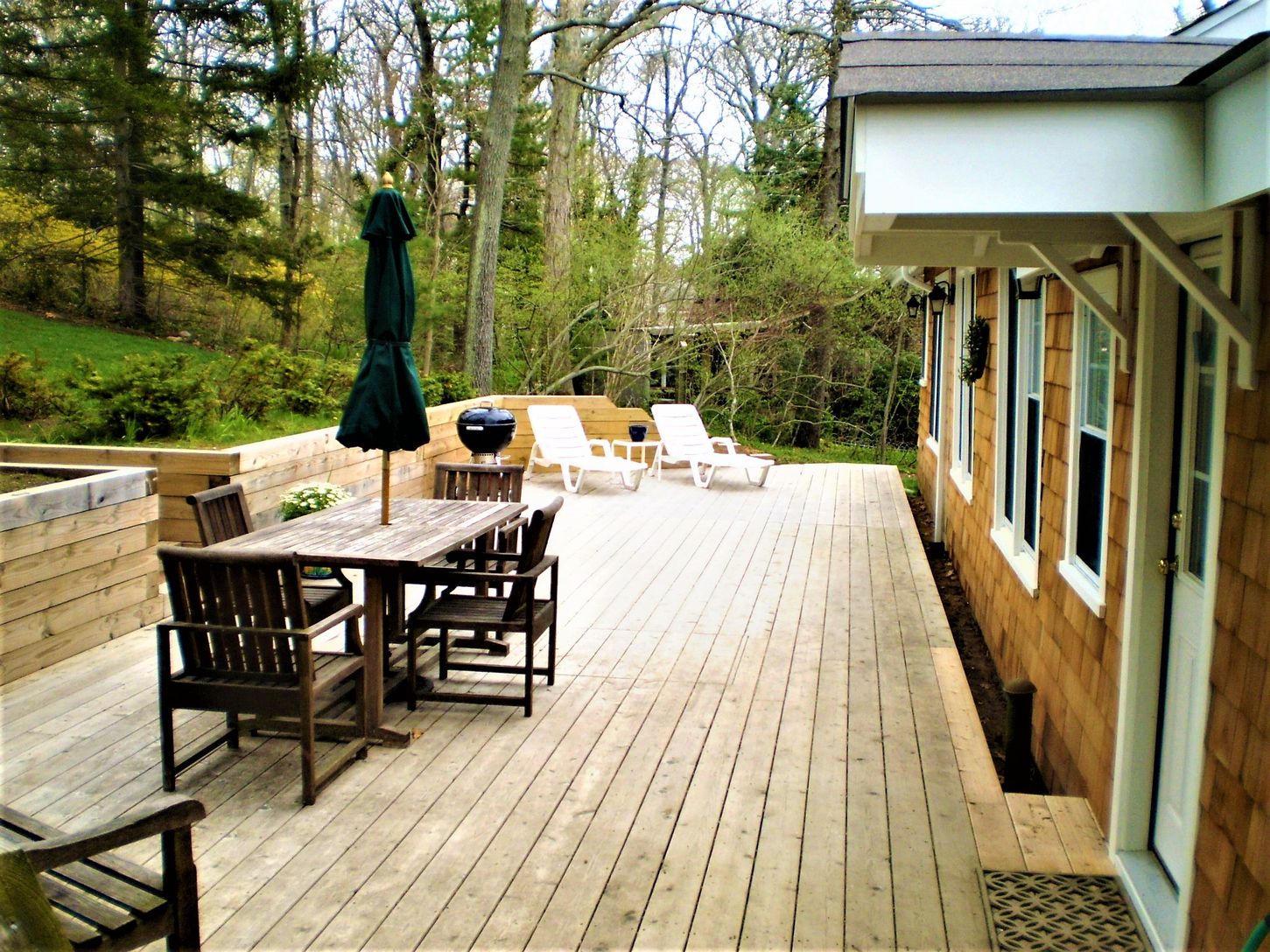 Large back deck and outdoor shower.