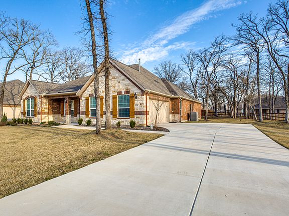 2nd image of 123 Spanish Oak Dr
