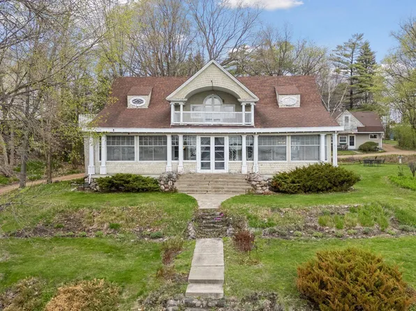 3022 Shoreline Dr, Wayzata, MN 55391