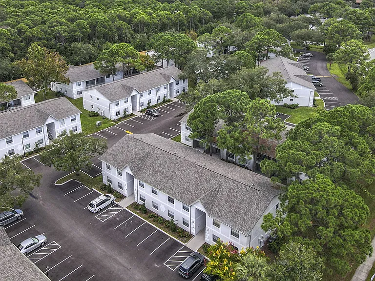 Azara Palm Bay — Photo 15